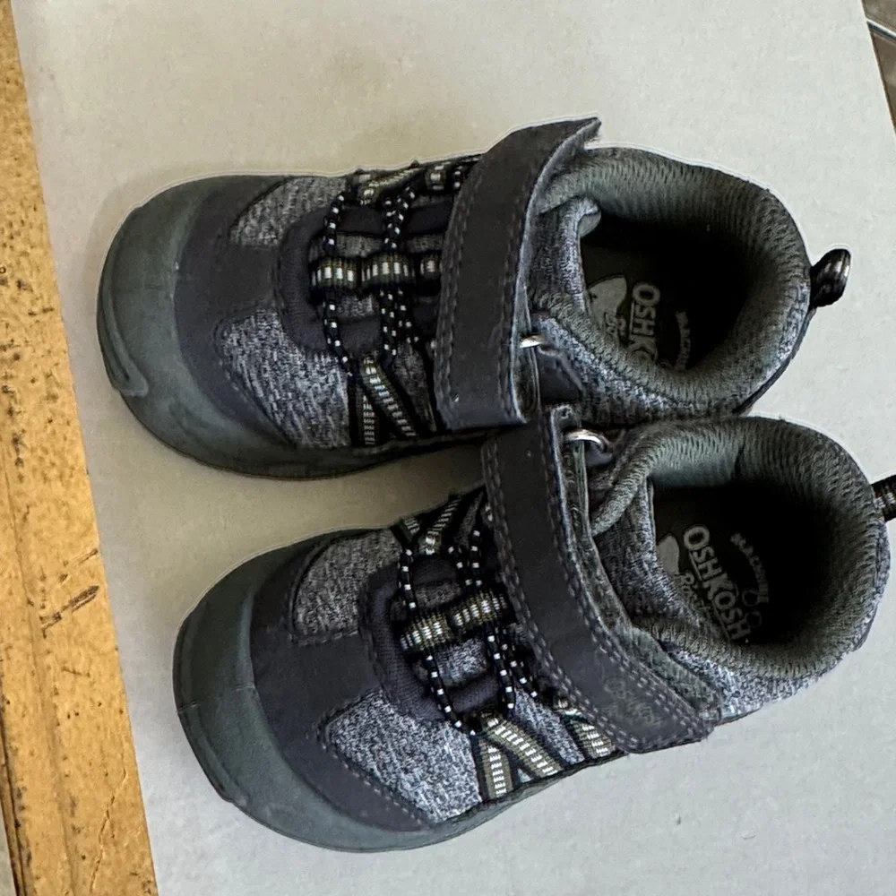 OshKosh‎ B'gosh Toddler Black and Gray Hook-and-Loop Sneakers